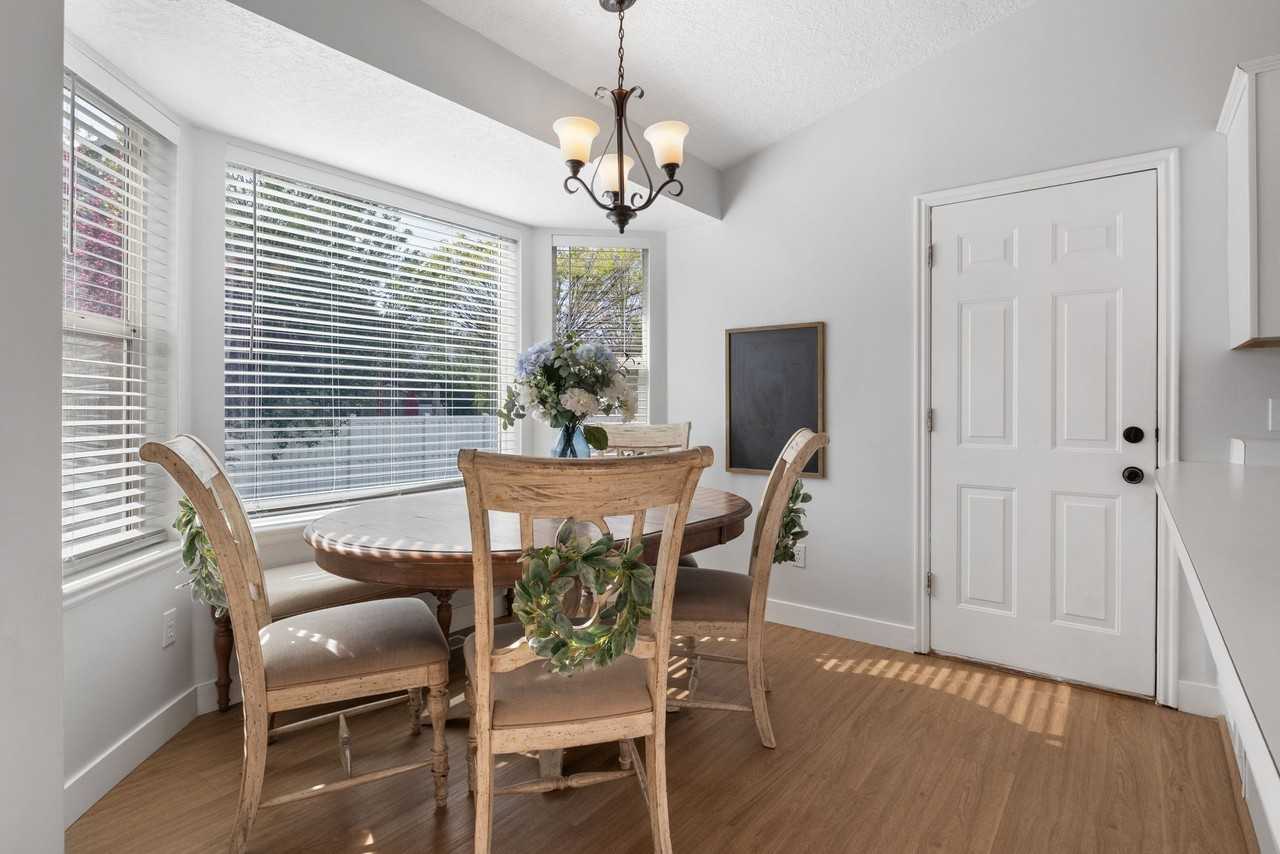 318 Spyglass Dr - Photo 6 of 20