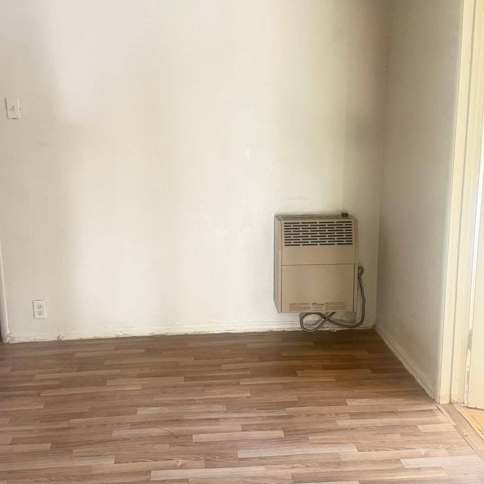 172 E Claremont St - Photo 5 of 10