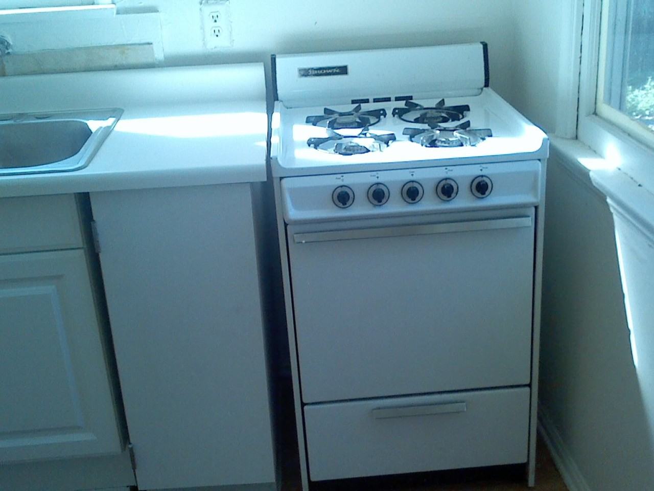 172 E Claremont St - Photo 7 of 10