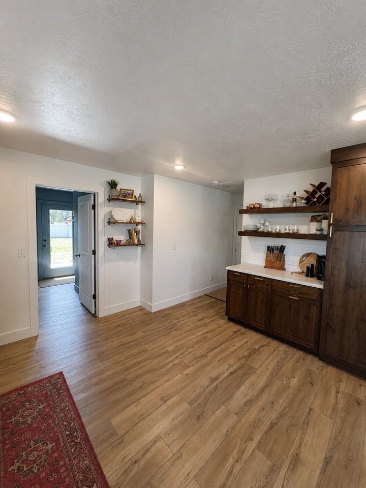 61 W Frontier Ln - Photo 4 of 14