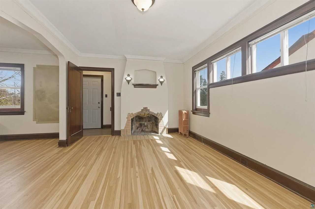 221 Snelling Ave - Photo 3 of 12