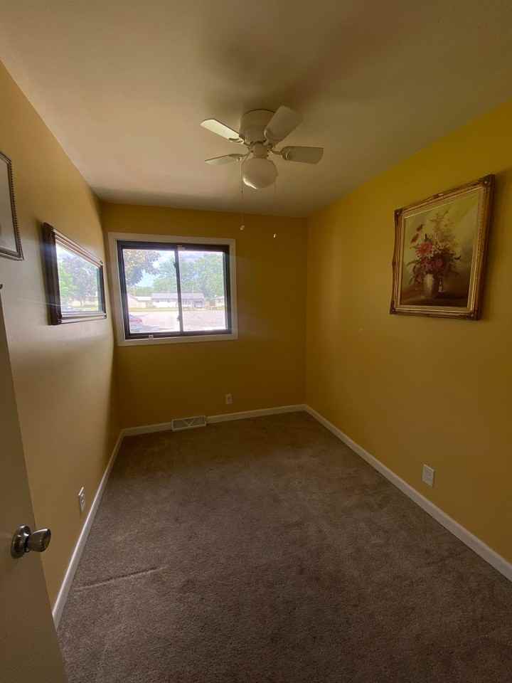 817 Hiawatha Dr - Photo 7 of 17