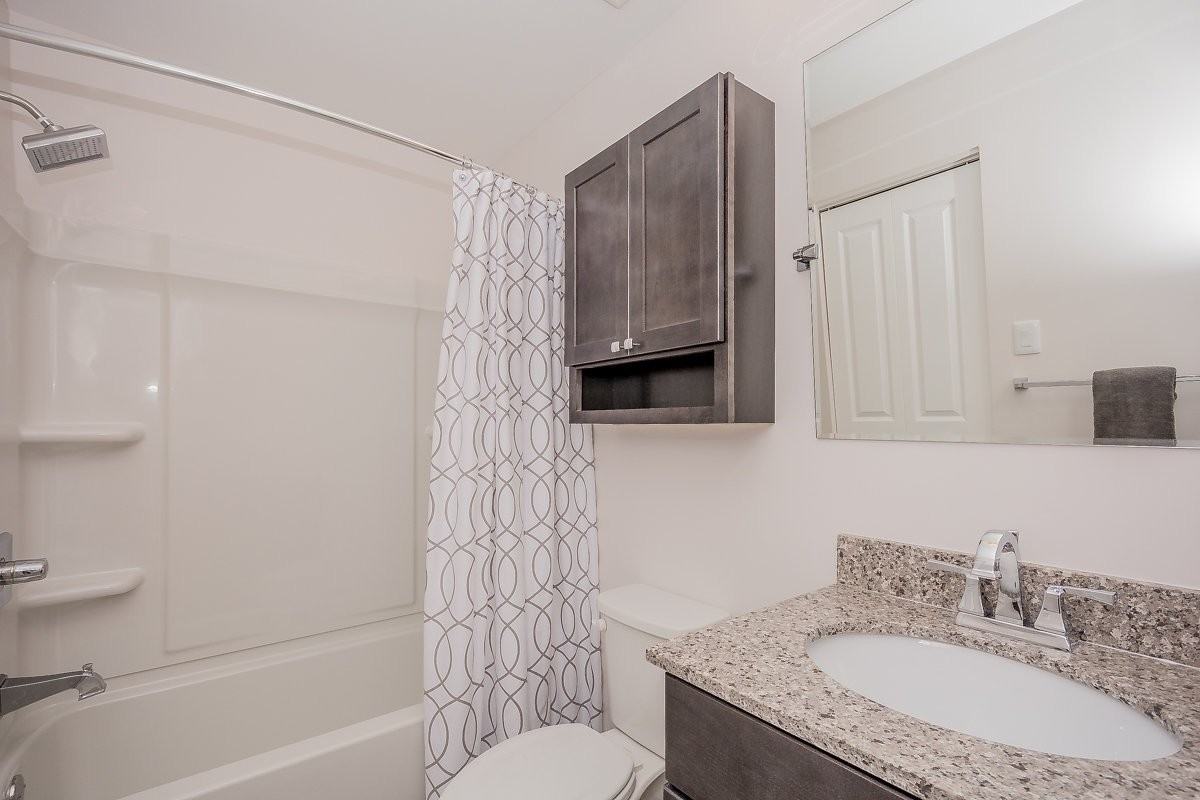 413 Atlanta Ct - Photo 2 of 9