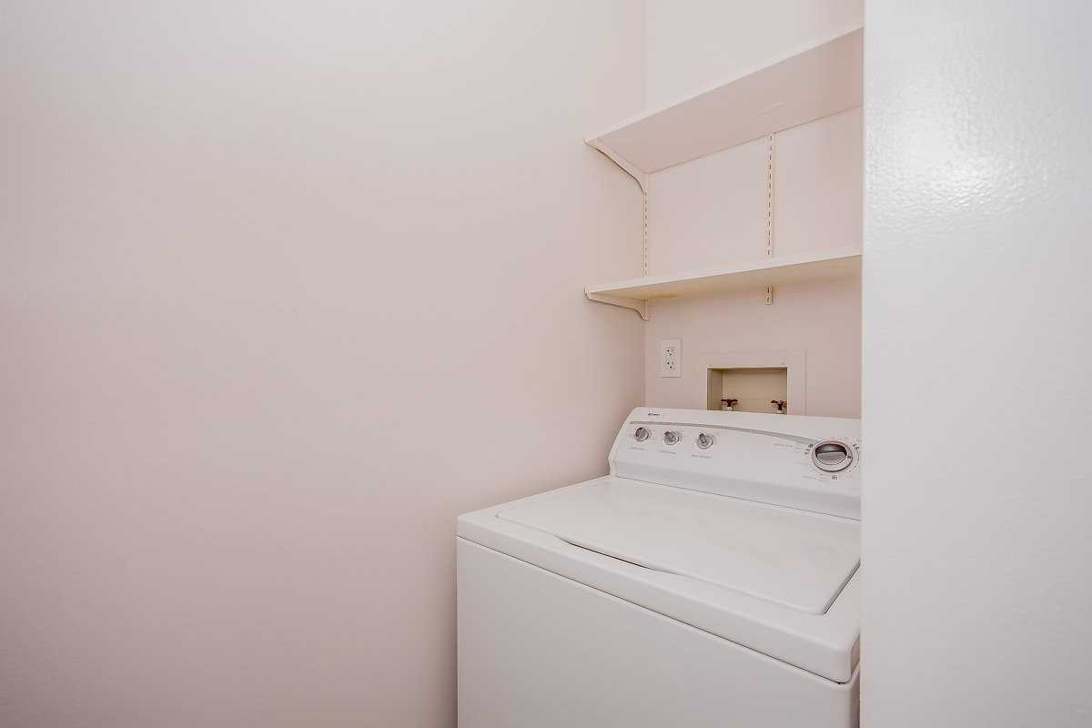 413 Atlanta Ct - Photo 3 of 9