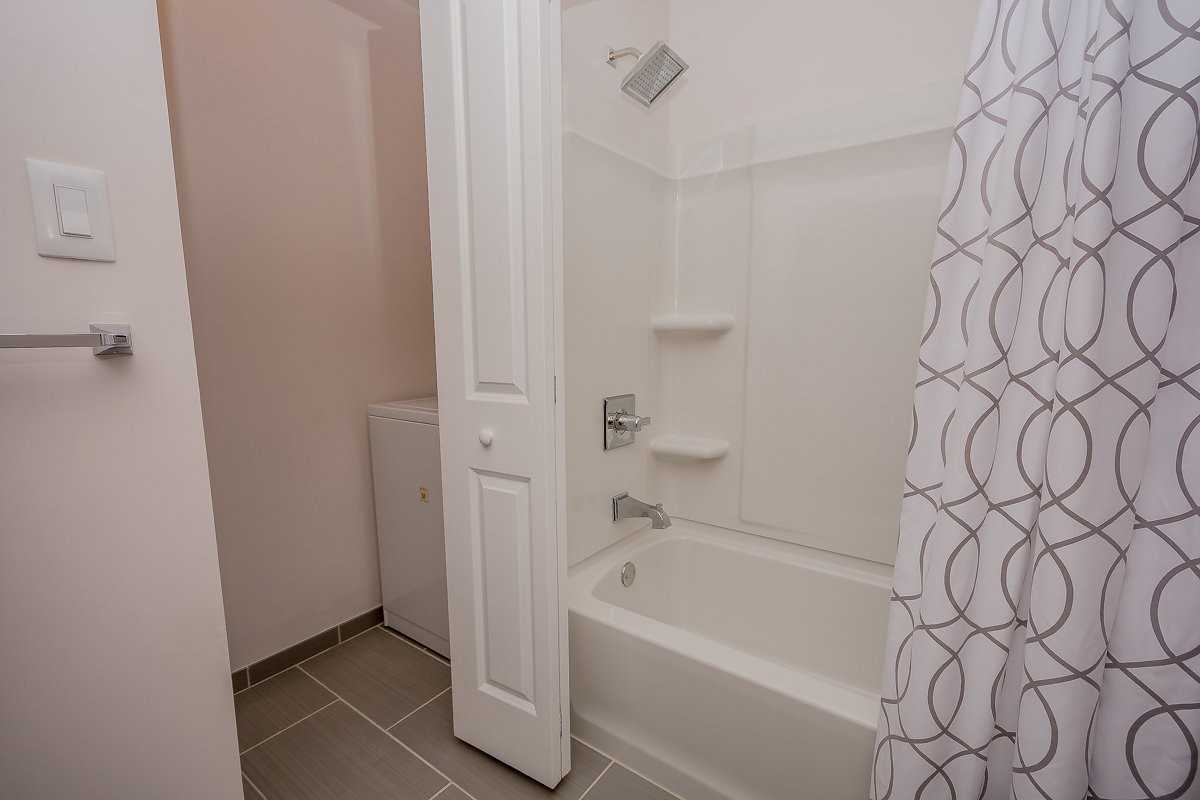 413 Atlanta Ct - Photo 4 of 9