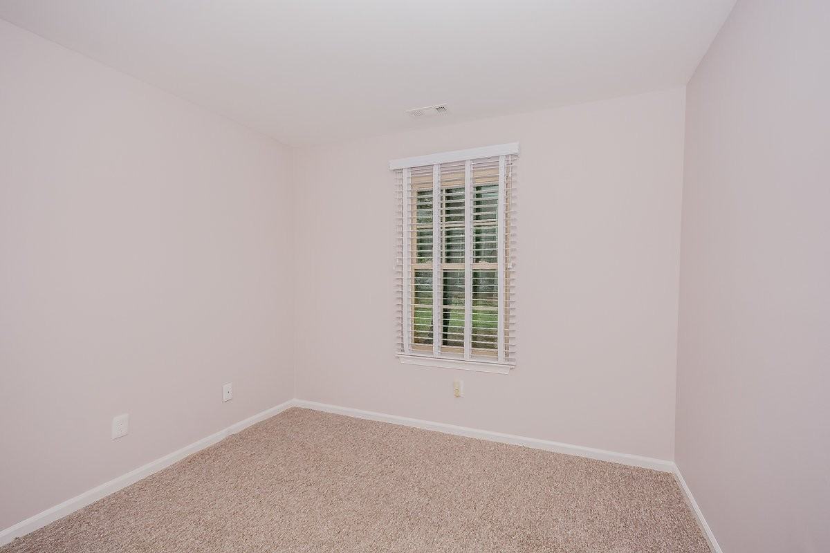 413 Atlanta Ct - Photo 6 of 9