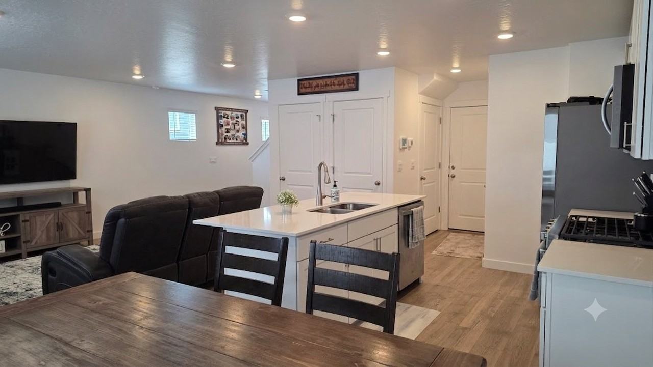 1211 W Divide Dr - Photo 3 of 20