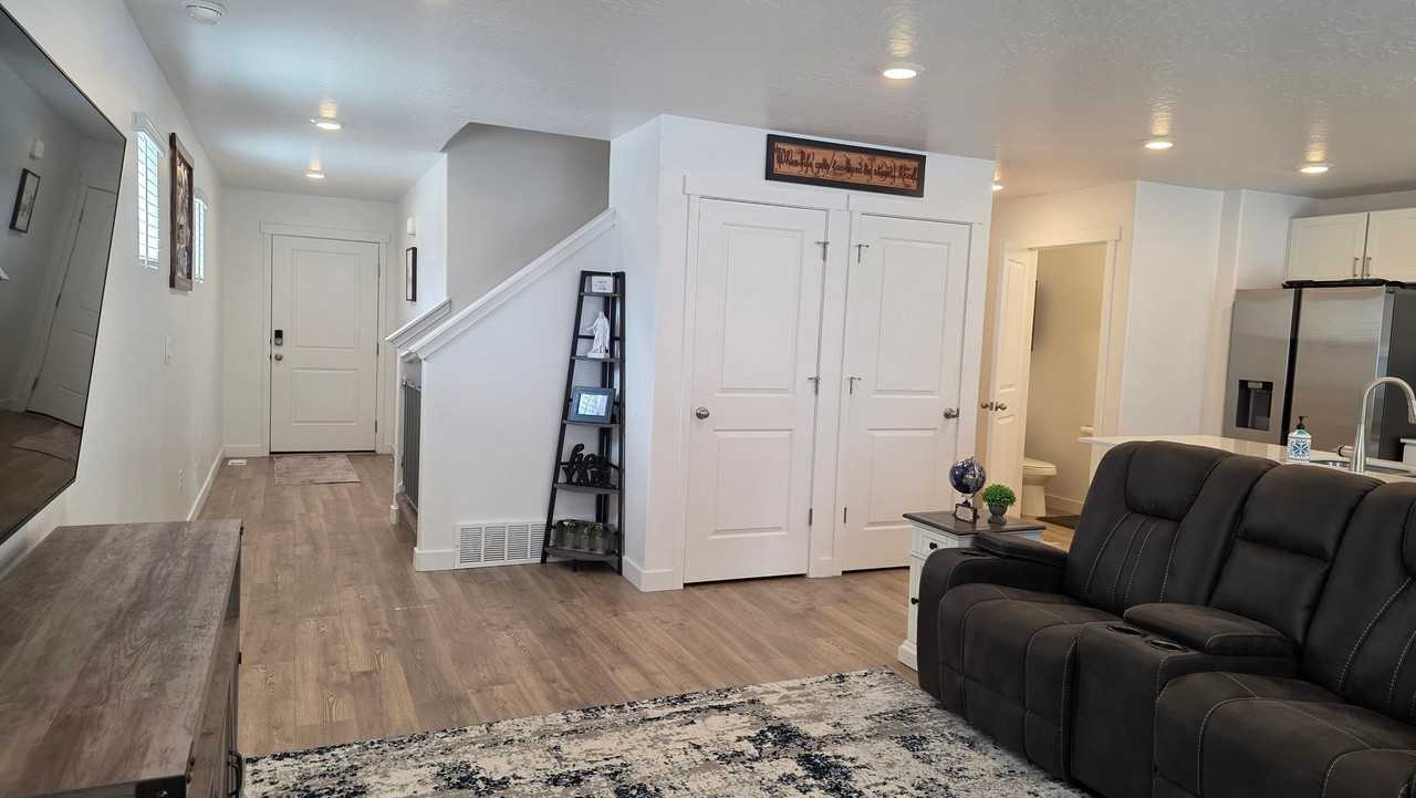 1211 W Divide Dr - Photo 6 of 20