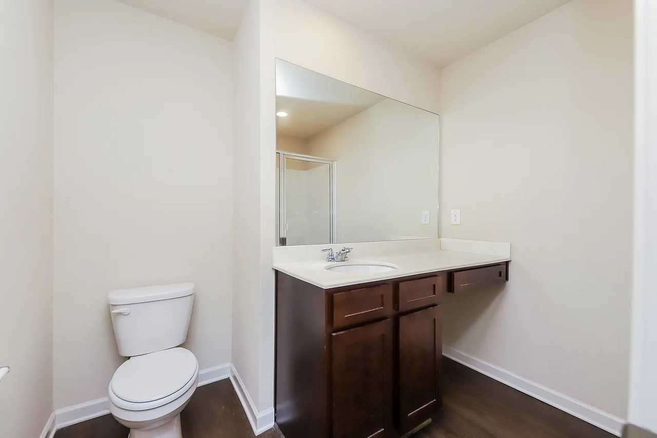 1206 Highwood Ln - Photo 2 of 20