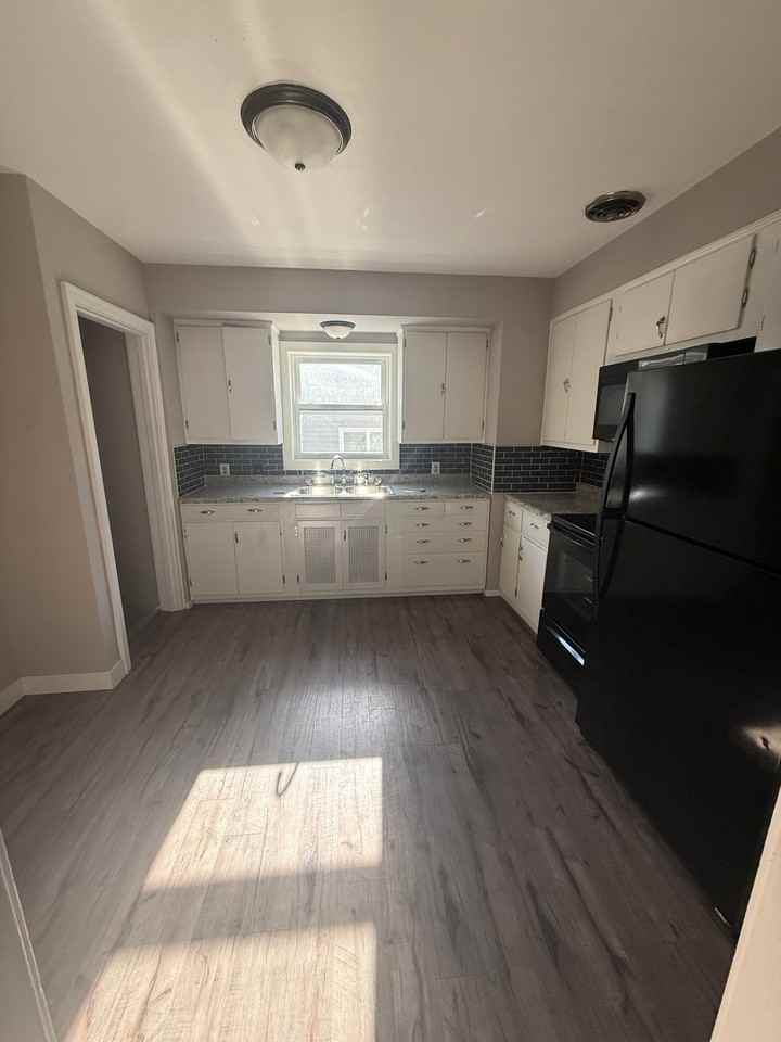 105 Arnold Ave N - Photo 2 of 17