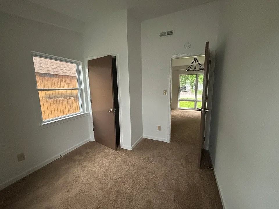 1109 Saint Helena Dr - Photo 5 of 20