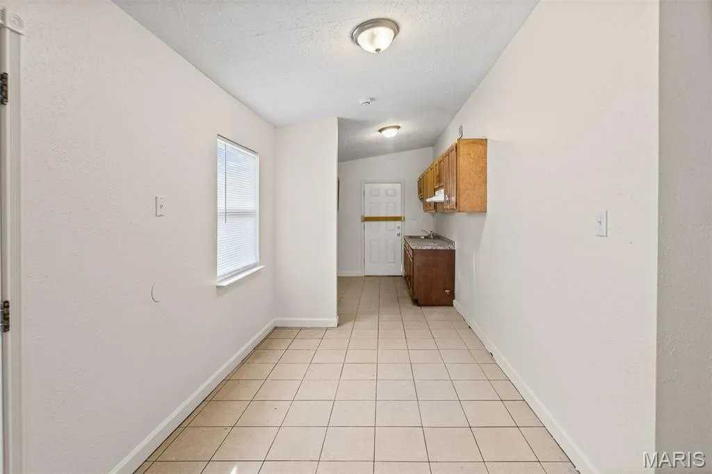 502 Saint Thomas Ln - Photo 2 of 20