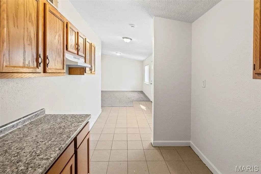 502 Saint Thomas Ln - Photo 4 of 20