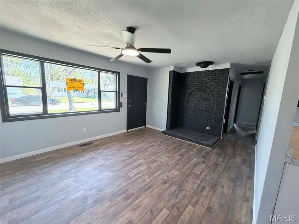 1150 Price St - Photo 3 of 12