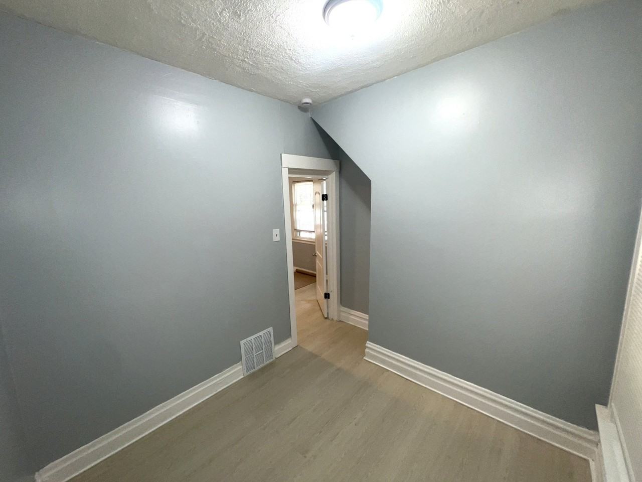9147 S Woodlawn Ave - Photo 5 of 20
