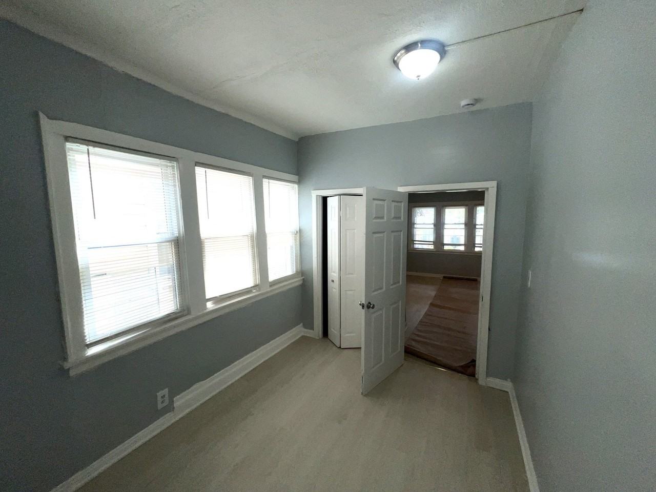 9147 S Woodlawn Ave - Photo 7 of 20