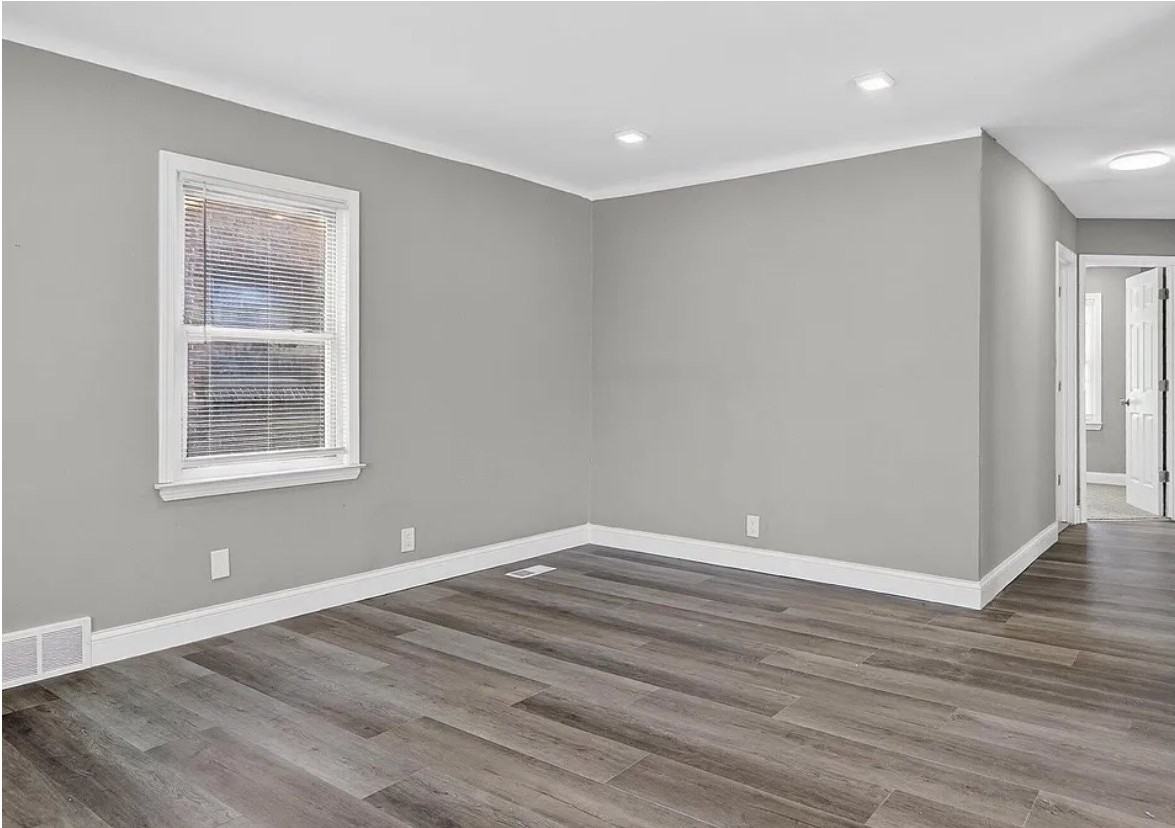 8222 Roselawn St - Photo 4 of 9