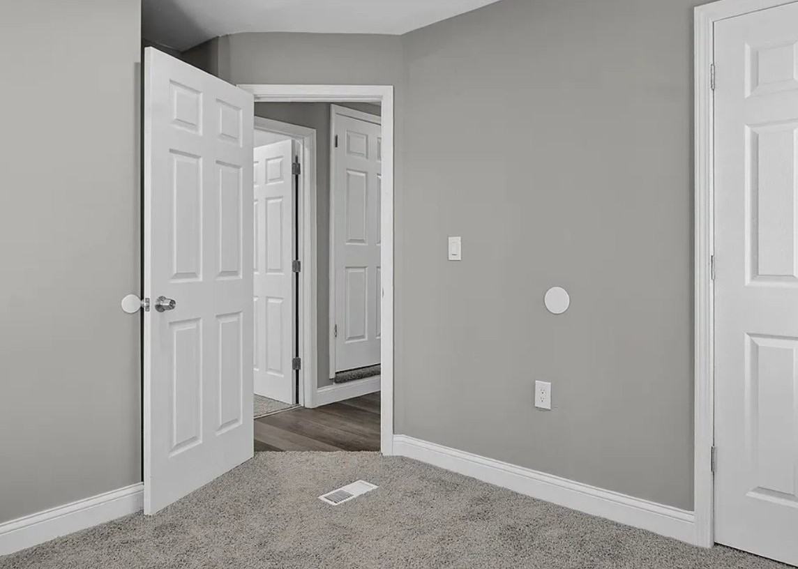 8222 Roselawn St - Photo 7 of 9