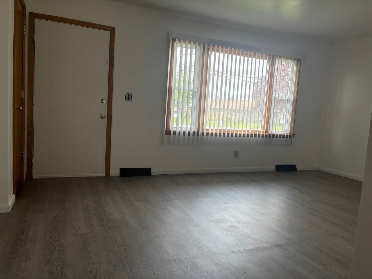 745 E Grandview Blvd - Photo 2 of 7