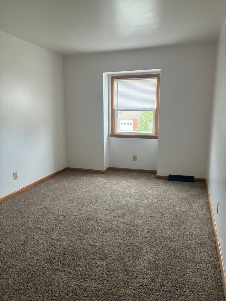 745 E Grandview Blvd - Photo 4 of 7