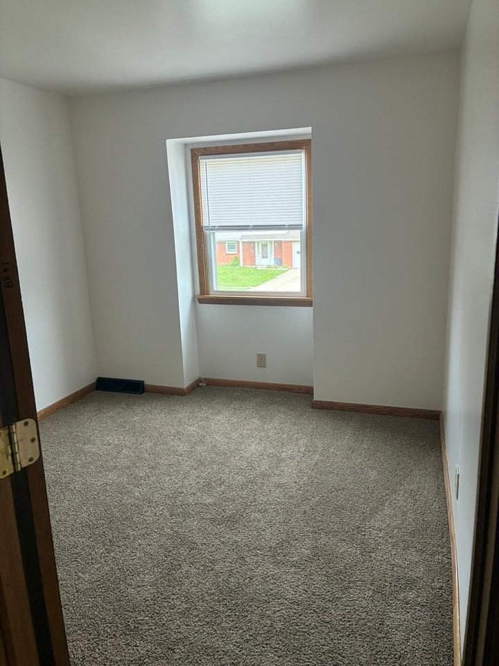 745 E Grandview Blvd - Photo 5 of 7