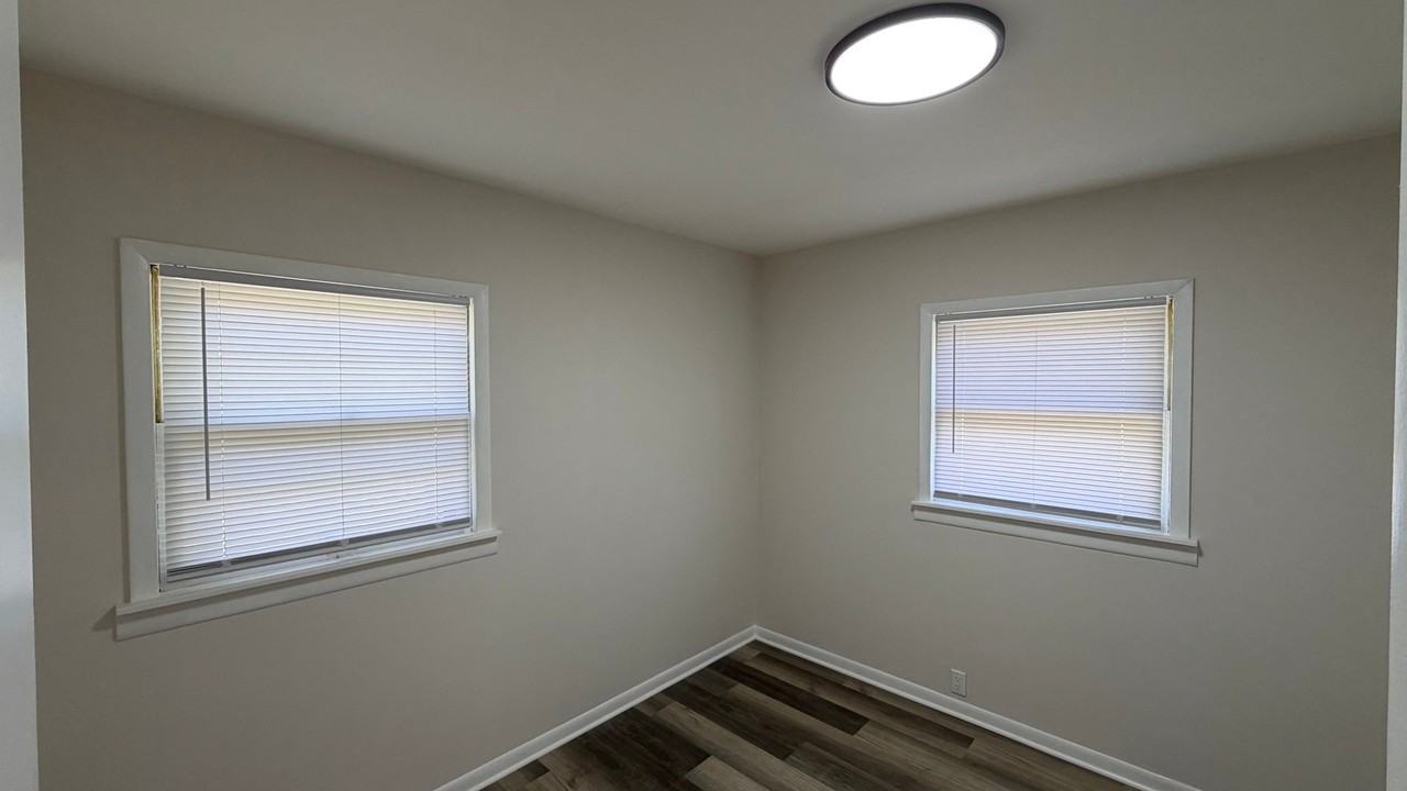 1212 E 39th Pl - Photo 6 of 17