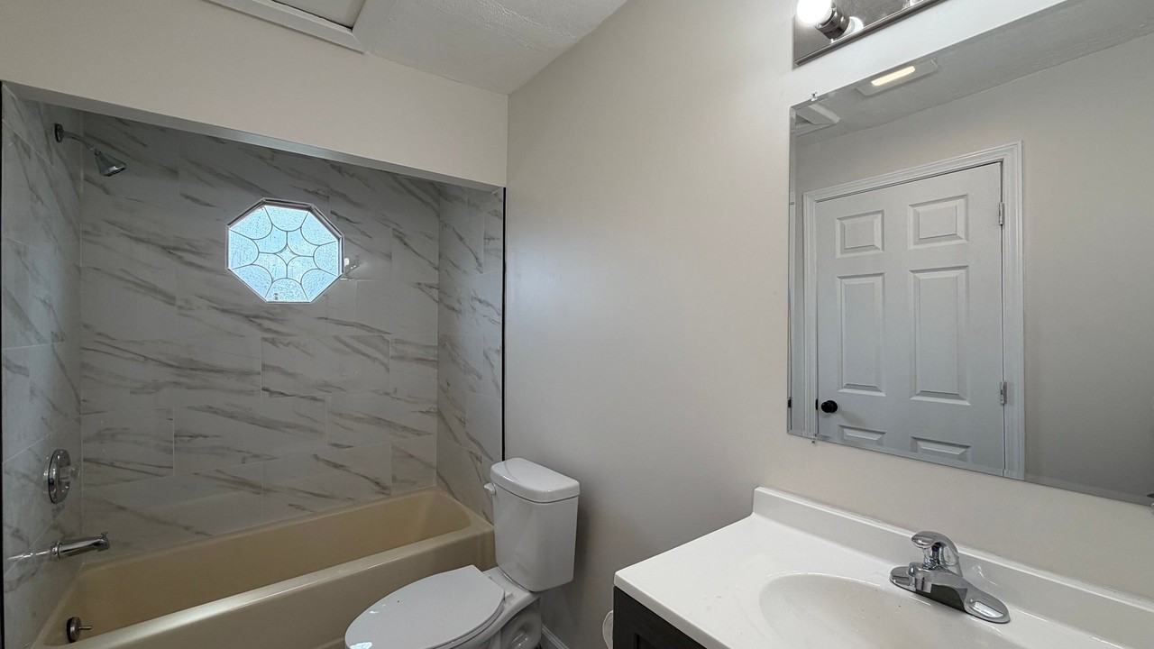 1212 E 39th Pl - Photo 7 of 17