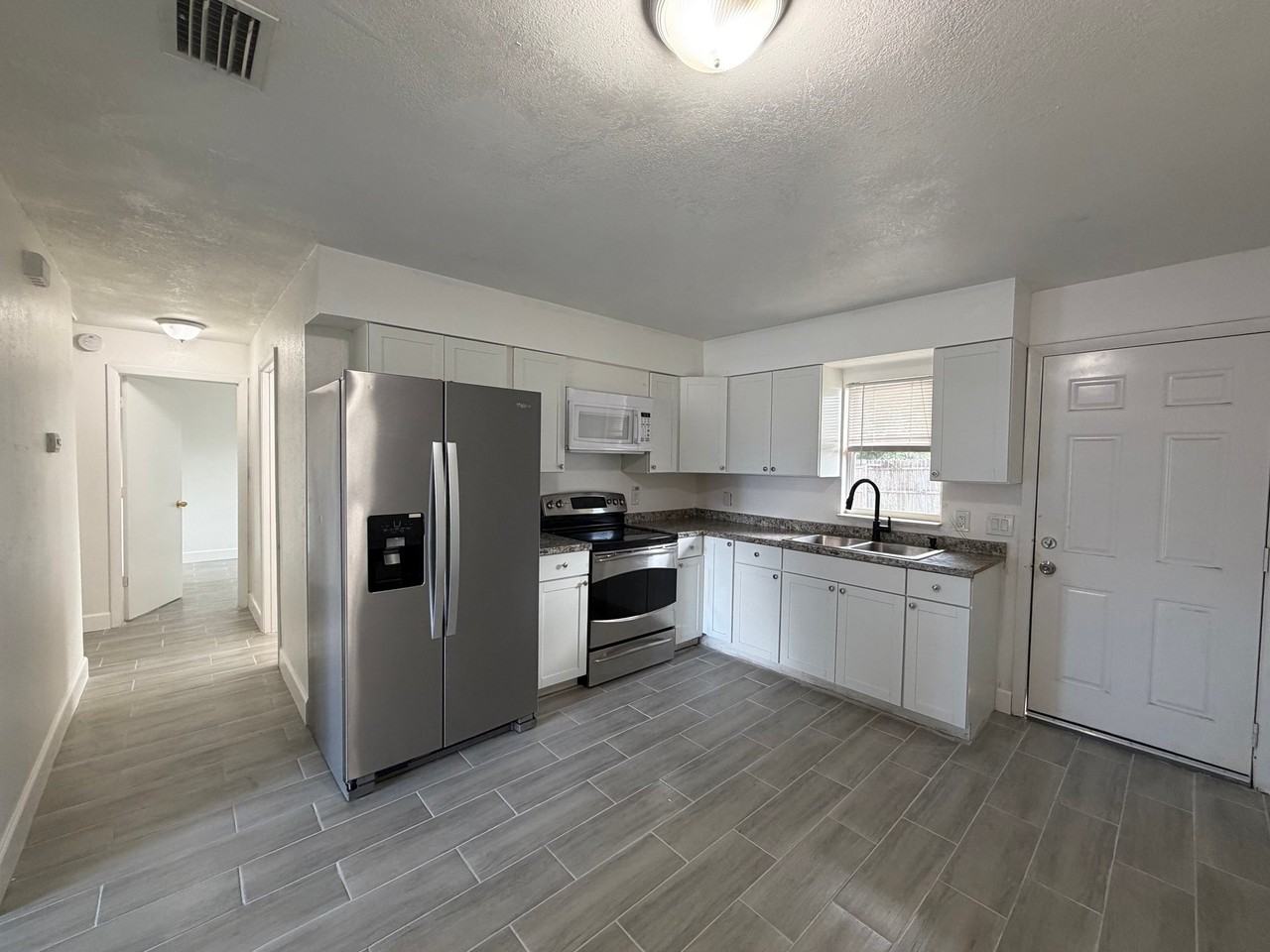 564 N Wayman St #564 - Photo 4 of 20