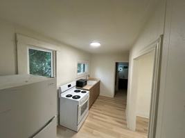 featured image of 232 Ferris St #4