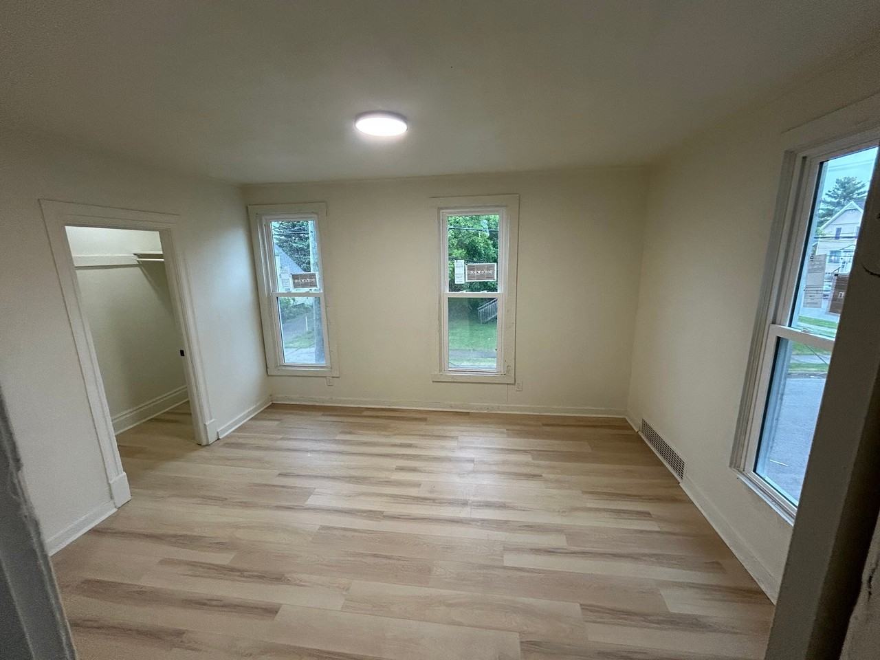 232 Ferris St #4 - Photo 3 of 7