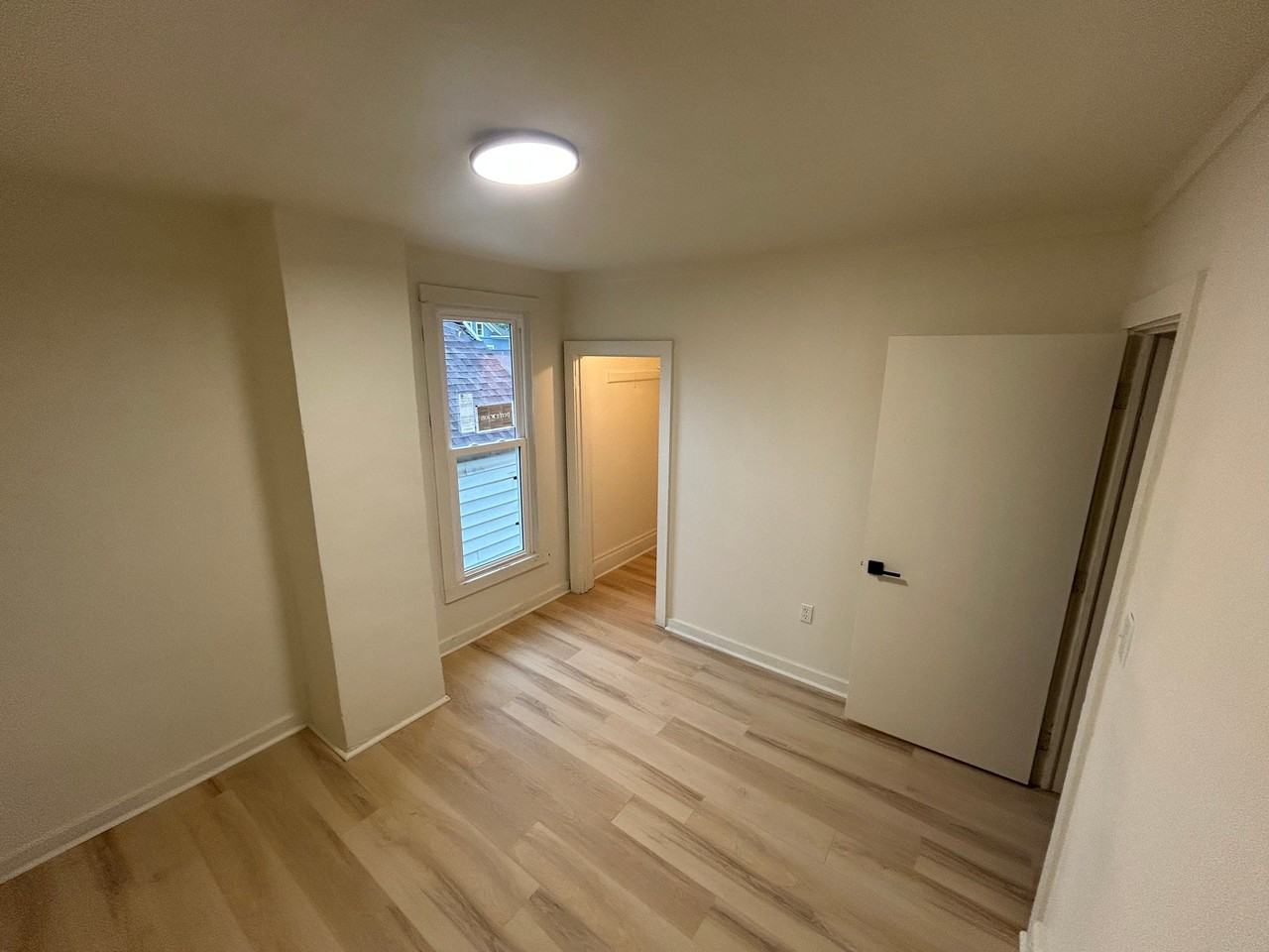 232 Ferris St #4 - Photo 4 of 7