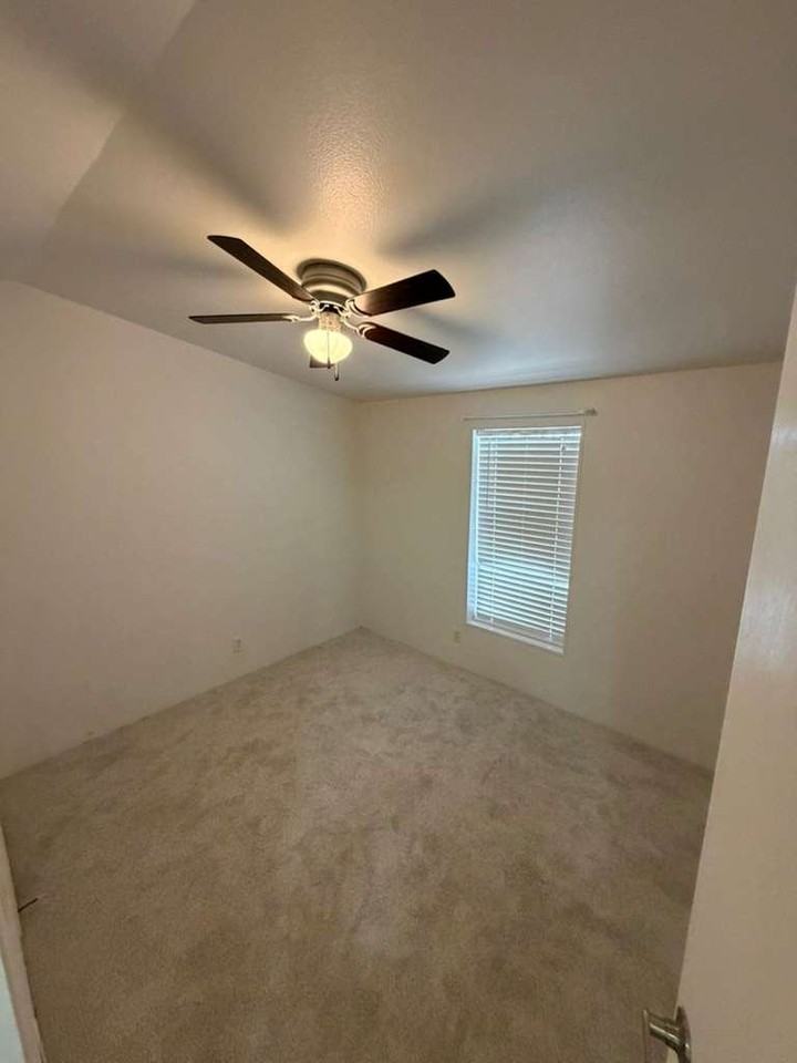13790 E 53rd Ln - Photo 5 of 12
