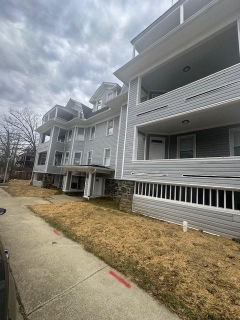 2700 Roslyn Ave #8