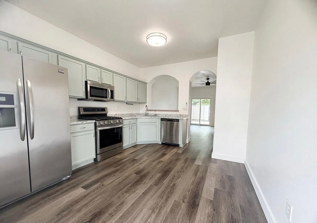 114 E Bernie Ln - Photo 4 of 15