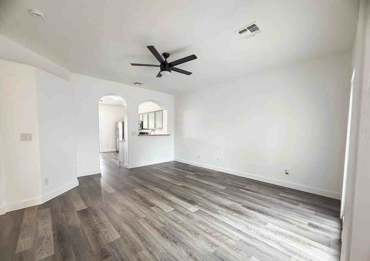 114 E Bernie Ln - Photo 7 of 15