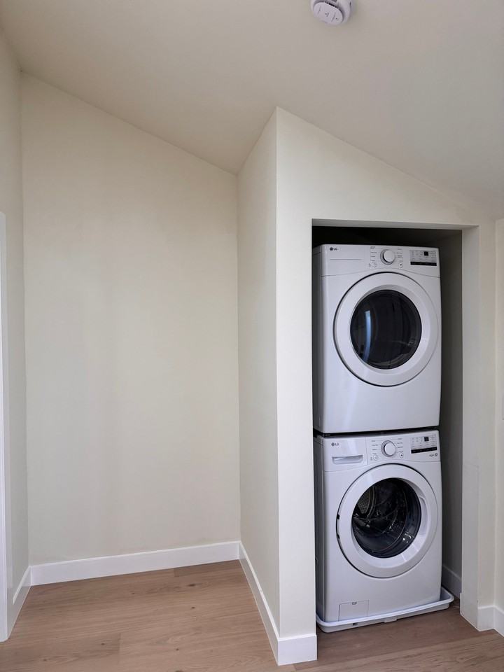 323 Amberwick Ln #B - Photo 2 of 9