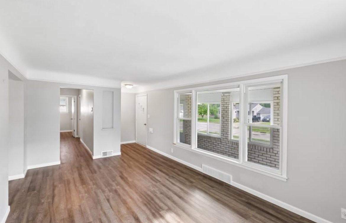 3219 W 54th St - Photo 3 of 10