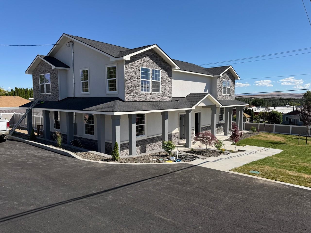 601 2nd Ave #B - Photo 2 of 11