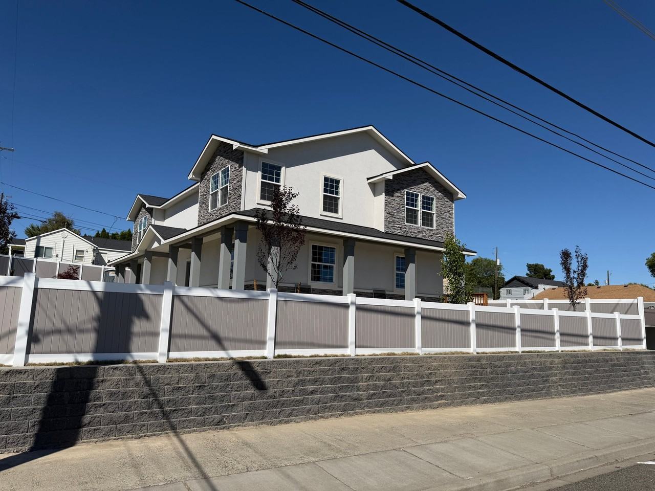 601 2nd Ave #B - Photo 3 of 11