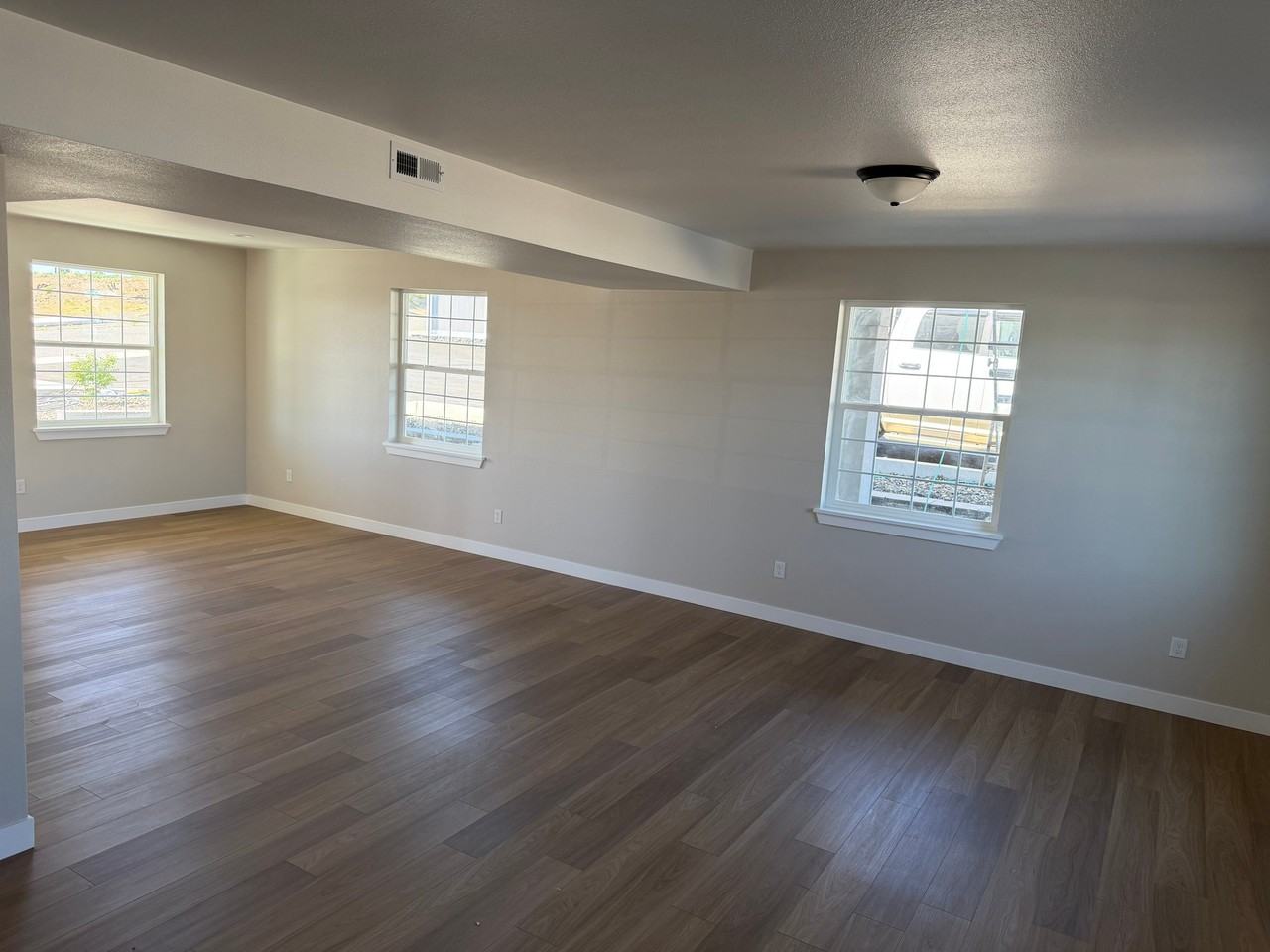601 2nd Ave #B - Photo 7 of 11