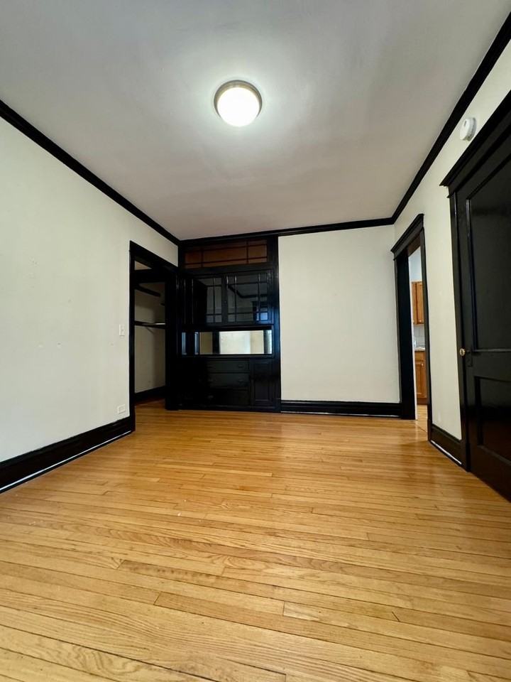3803 N Lincoln Ave #2 - Photo 3 of 19