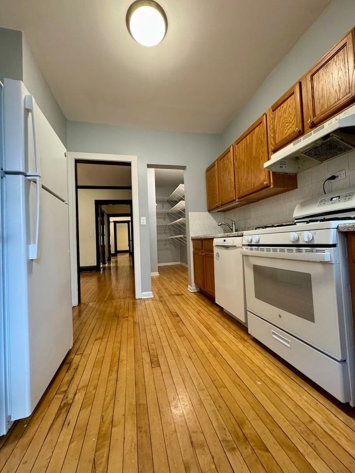 3803 N Lincoln Ave #2 - Photo 5 of 19