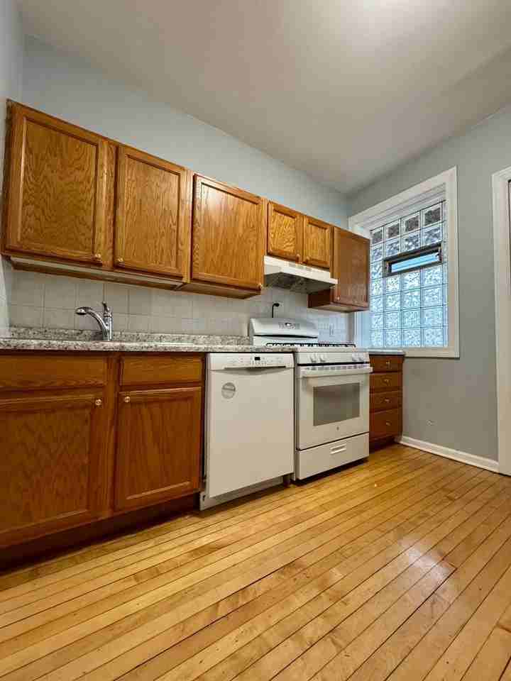 3803 N Lincoln Ave #2 - Photo 6 of 19