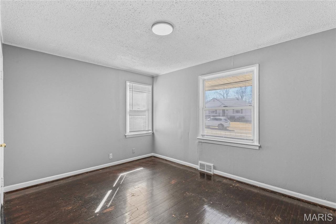 7471 Sharon Dr - Photo 4 of 7