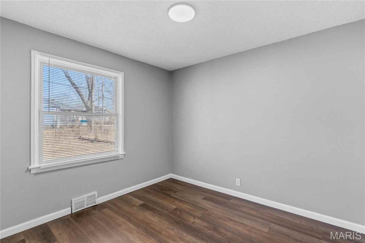 7471 Sharon Dr - Photo 5 of 7