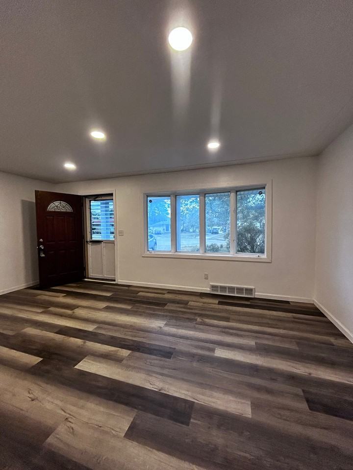 2909 Devore Ct - Photo 3 of 12