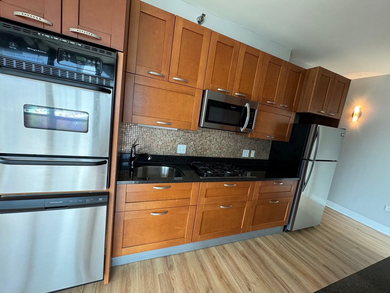 647 W Wayman St - Photo 5 of 16