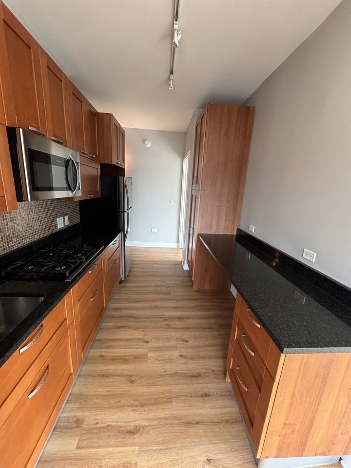 647 W Wayman St - Photo 6 of 16