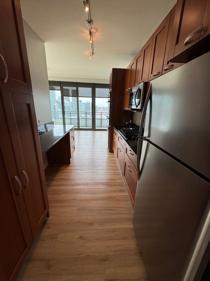 647 W Wayman St - Photo 7 of 16