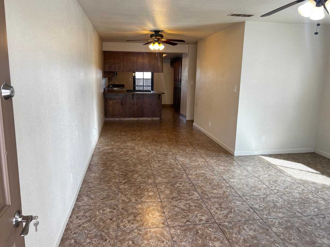 1823 W Whitendale Ave - Photo 3 of 12